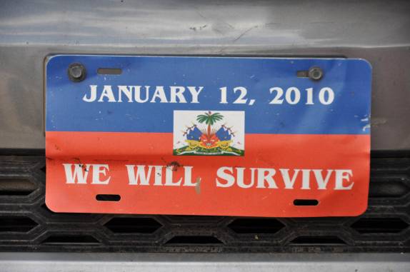 O grande terremoto não será esquecido! (Cap-Haitien, cidade na costa norte do Haiti)